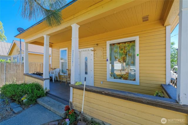 Property photo for 814 816 Cascade Street, Wenatchee photo 2