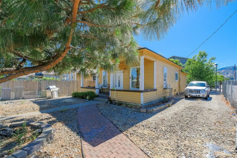 Property photo for 814 816 Cascade Street, Wenatchee photo 4