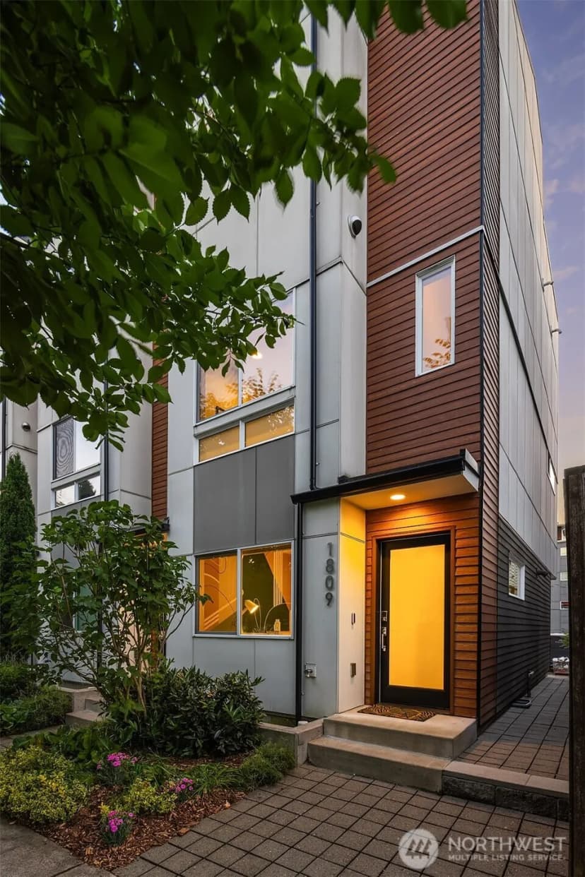 Property photo for 1809 13th Avenue, Seattle photo 3