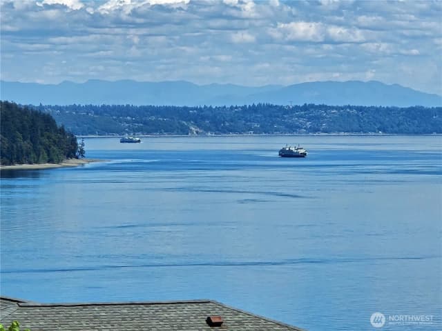 Property photo for 8102 E Perelli Lane, Port Orchard photo 4