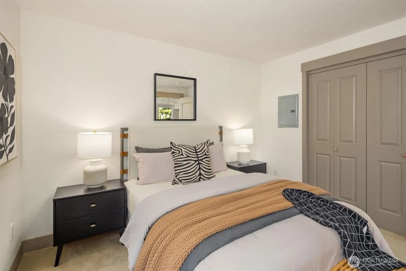 Property photo for 4547 8th Avenue Ne #410, Seattle photo 17