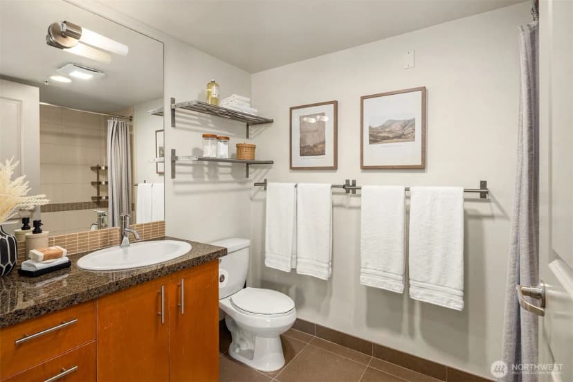 Property photo for 4547 8th Avenue Ne #410, Seattle photo 19