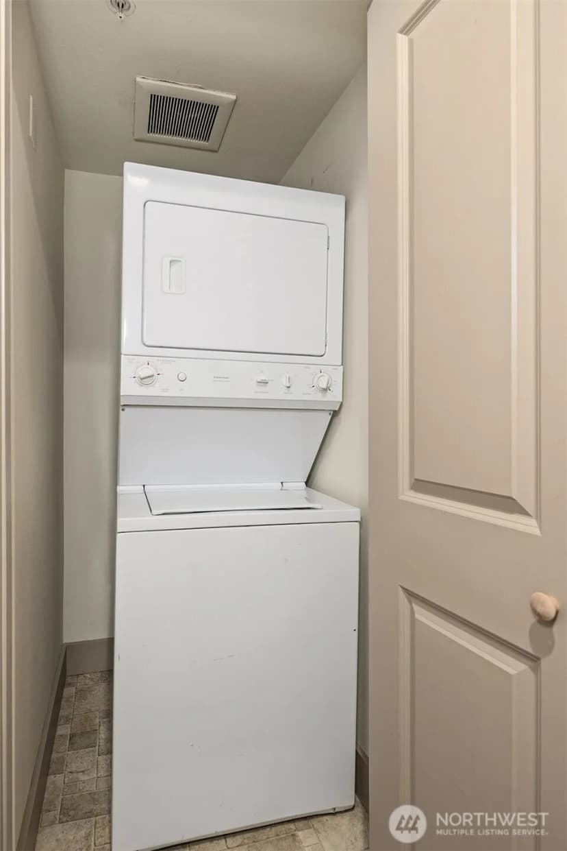 Property photo for 4547 8th Avenue Ne #410, Seattle photo 20