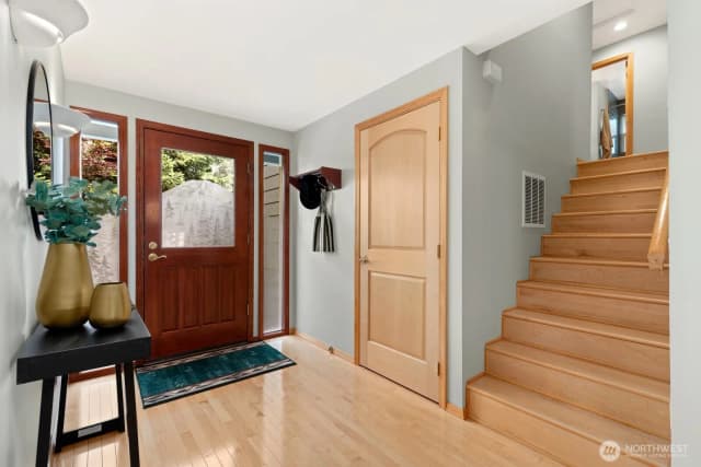 Property photo for 12450 Ne 141st Street, Kirkland photo 3