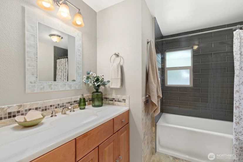 Property photo for 12450 Ne 141st Street, Kirkland photo 24