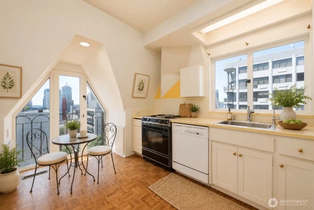 Property photo for 1017 Minor Avenue #1401, Seattle photo 4