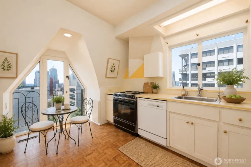 Property photo for 1017 Minor Avenue #1401, Seattle photo 4