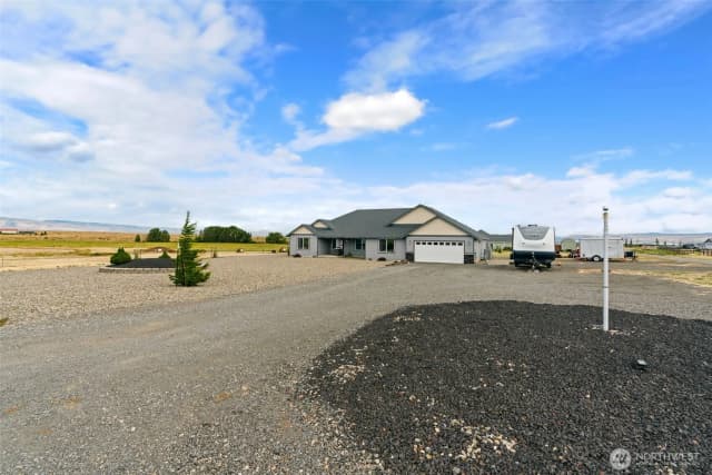 Property photo for 1510 Bitterbrush Drive, Ellensburg photo 4