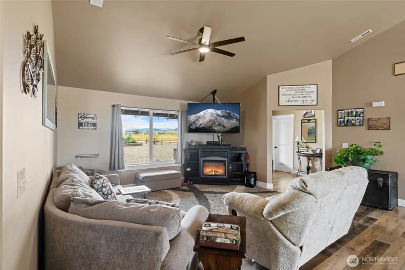 Property photo for 1510 Bitterbrush Drive, Ellensburg photo 8