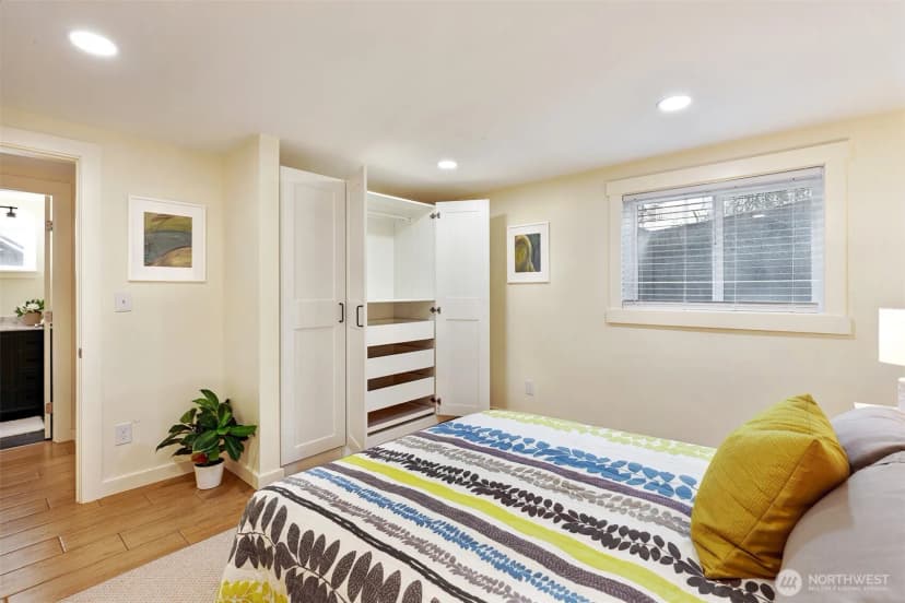 Property photo for 11527 39th Avenue Ne, Seattle photo 23
