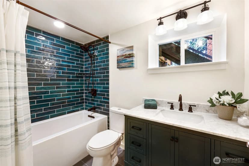 Property photo for 11527 39th Avenue Ne, Seattle photo 24
