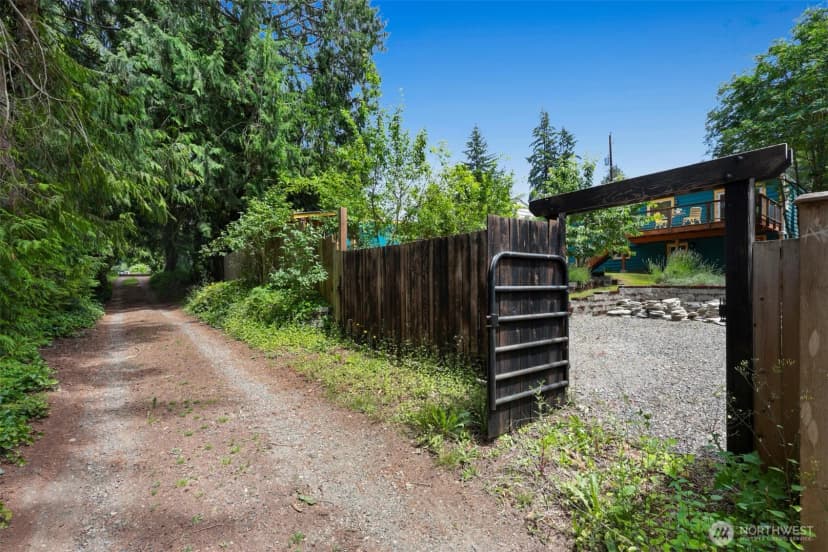 Property photo for 11527 39th Avenue Ne, Seattle photo 31