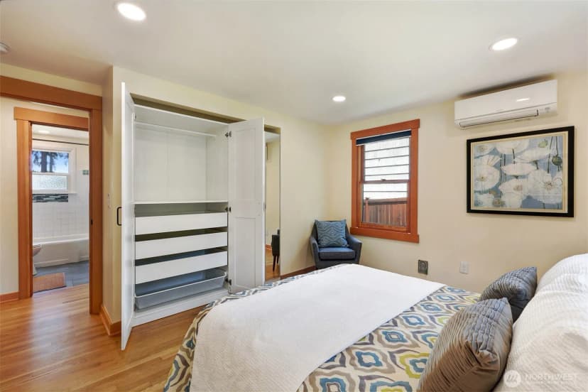 Property photo for 11527 39th Avenue Ne, Seattle photo 16