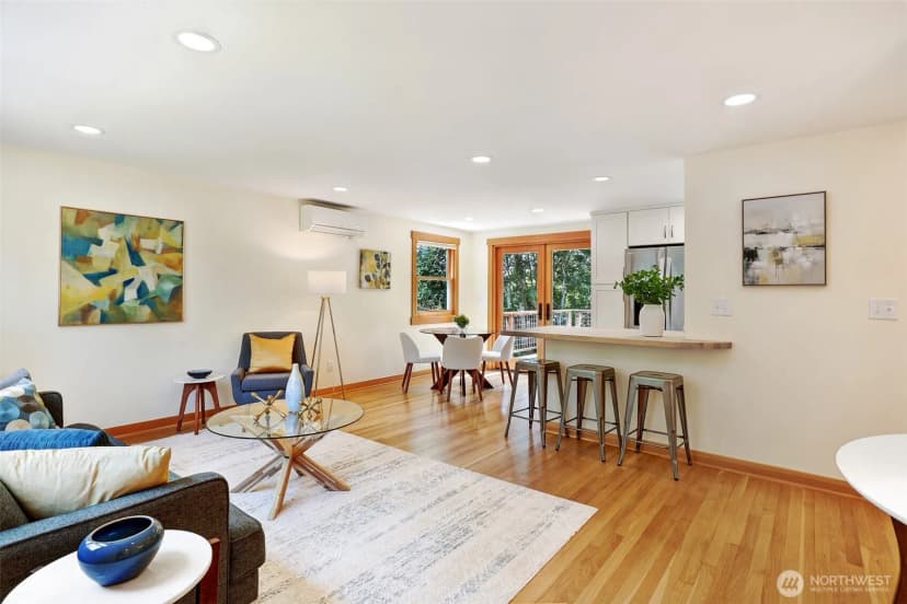 Property photo for 11527 39th Avenue Ne, Seattle photo 3