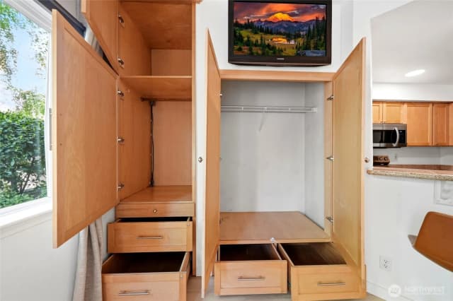 Property photo for 300 10th Avenue #a110, Seattle photo 5