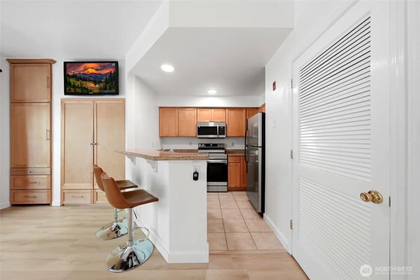 Property photo for 300 10th Avenue #a110, Seattle photo 6