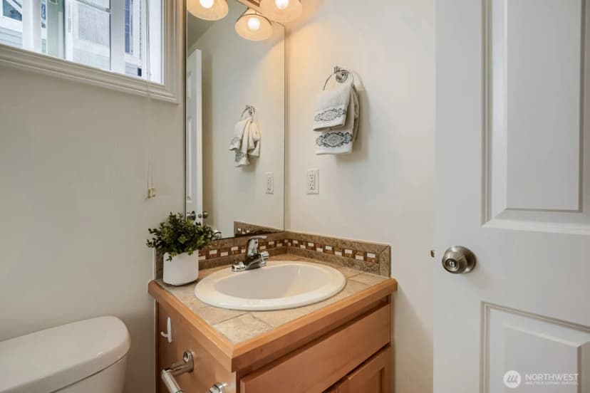 Property photo for 11212 Greenwood Avenue N #b, Seattle photo 8