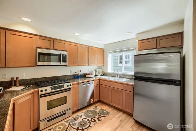 Property photo for 11212 Greenwood Avenue N #b, Seattle photo 7