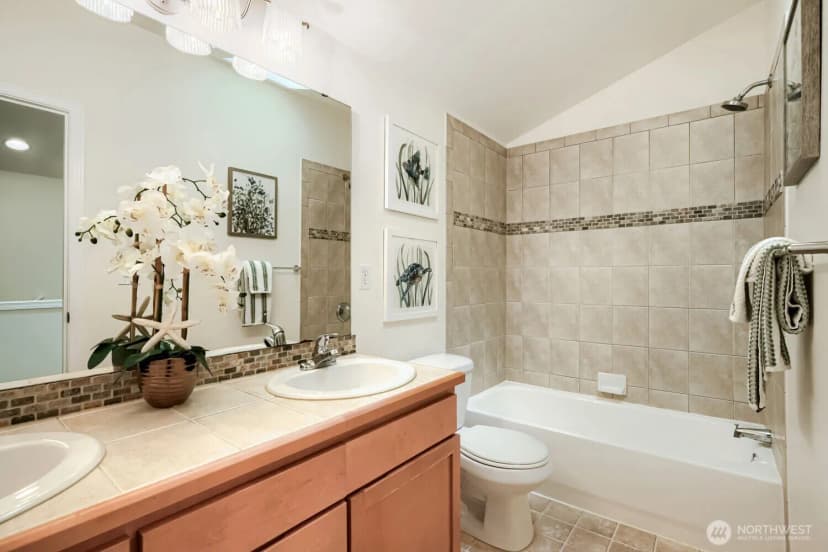 Property photo for 11212 Greenwood Avenue N #b, Seattle photo 15