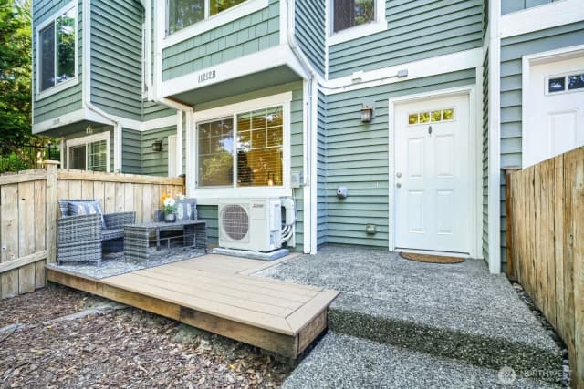 Property photo for 11212 Greenwood Avenue N #b, Seattle photo 3