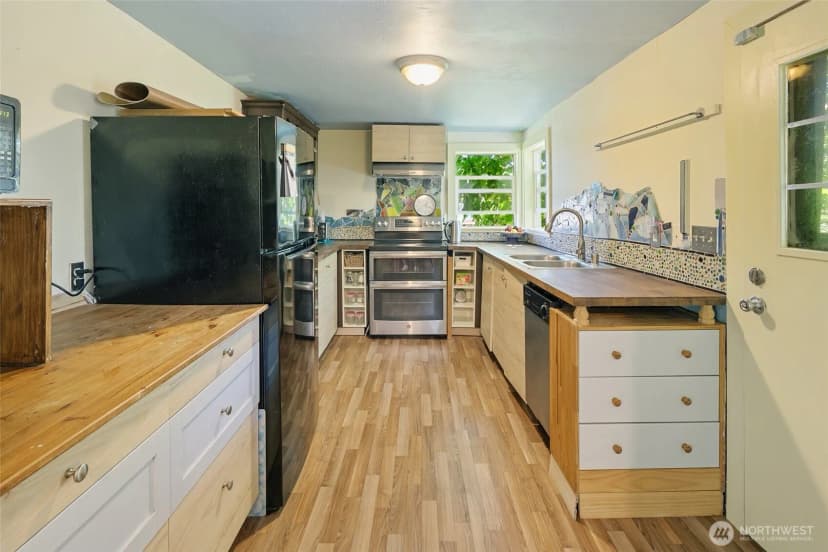 Property photo for 1235 S 101st Street, Seattle photo 7