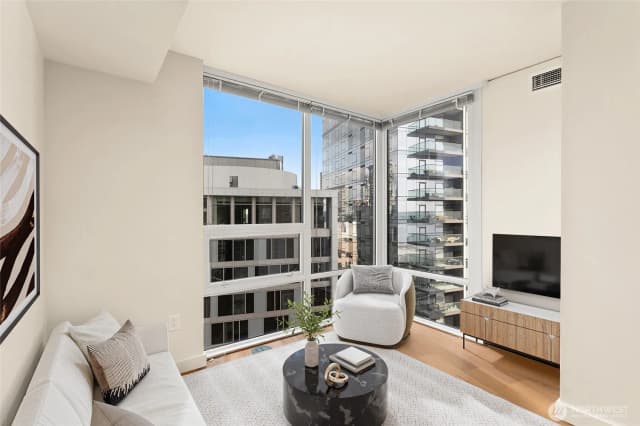 Property photo for 121 Stewart Street #1502, Seattle photo 4