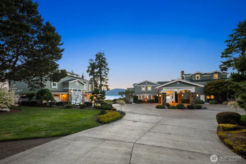 Property photo for 1114 B Avenue, Anacortes