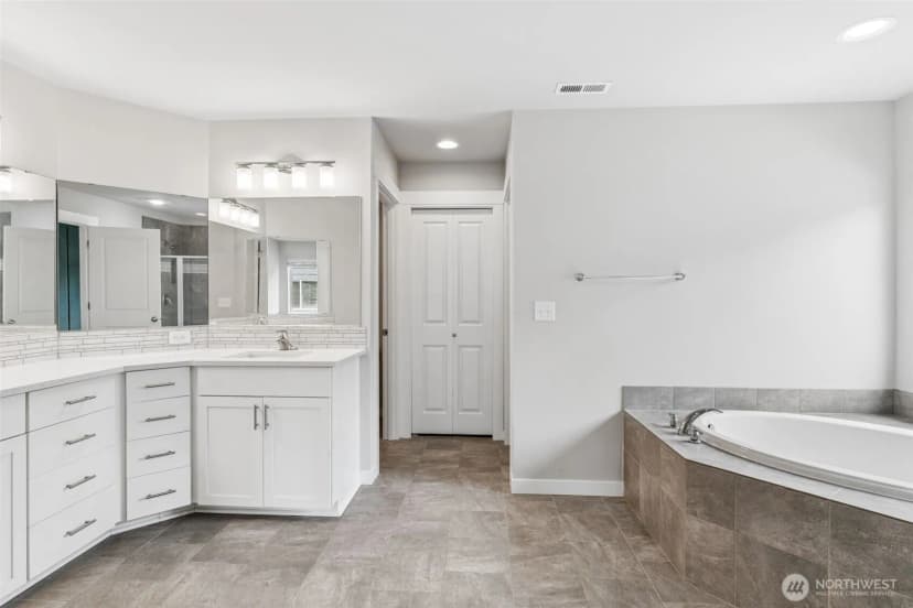Property photo for 6813 Sweetgum Avenue Ne, Lacey photo 29