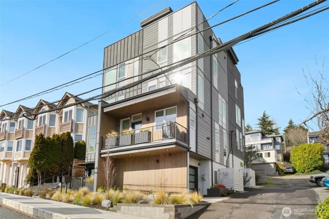 Property photo for 408 Aloha Street, Seattle photo 3