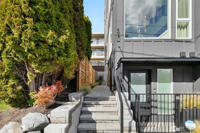 Property photo for 408 Aloha Street, Seattle photo 4