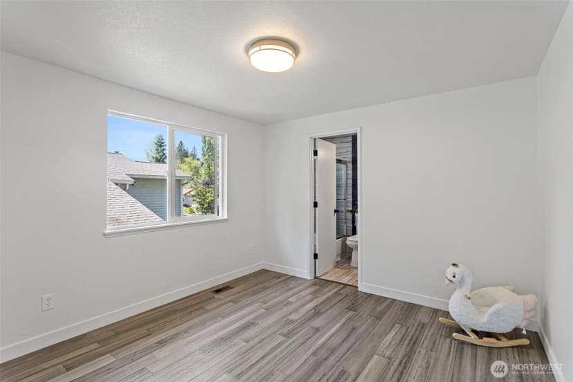 Property photo for 12737 Ne 97th Place, Kirkland photo 25