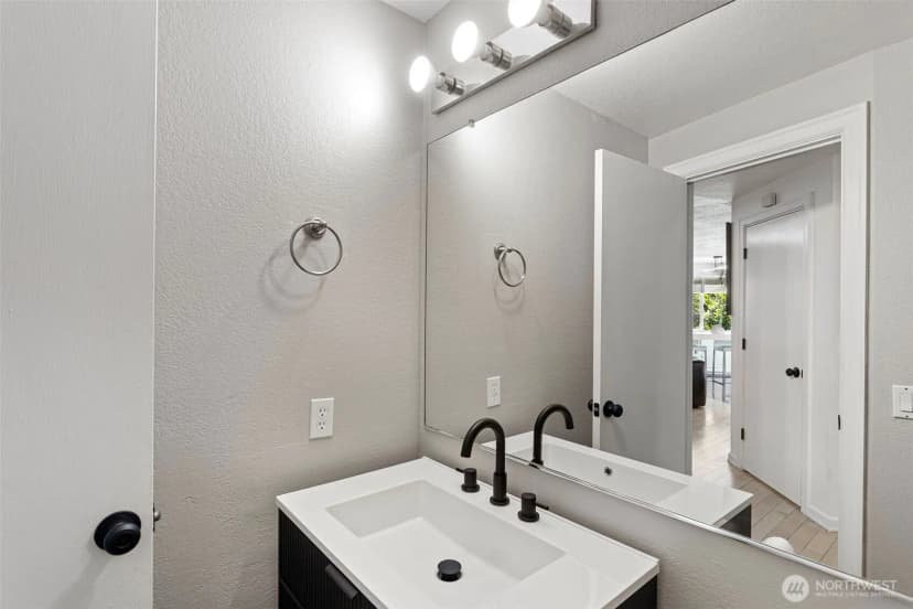 Property photo for 12737 Ne 97th Place, Kirkland photo 20