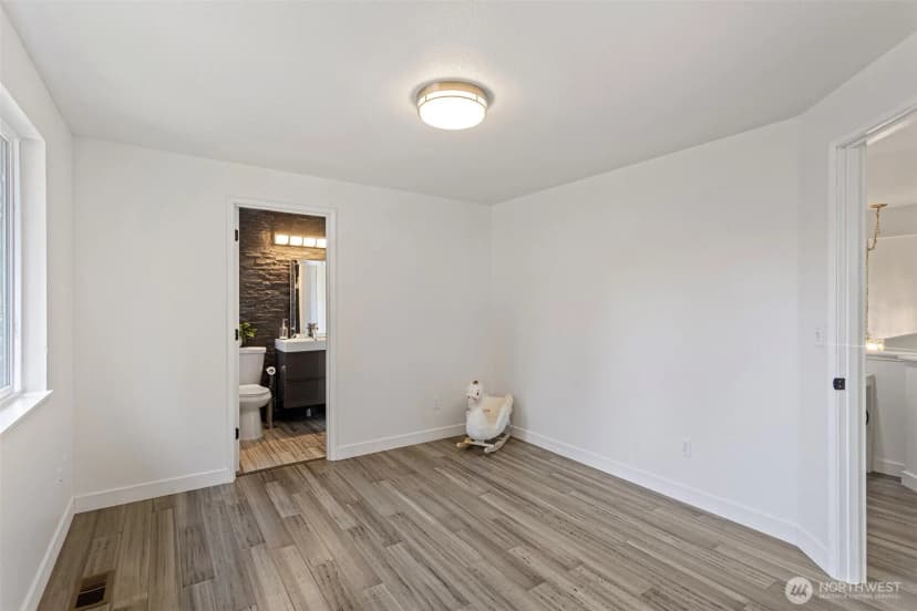 Property photo for 12737 Ne 97th Place, Kirkland photo 26