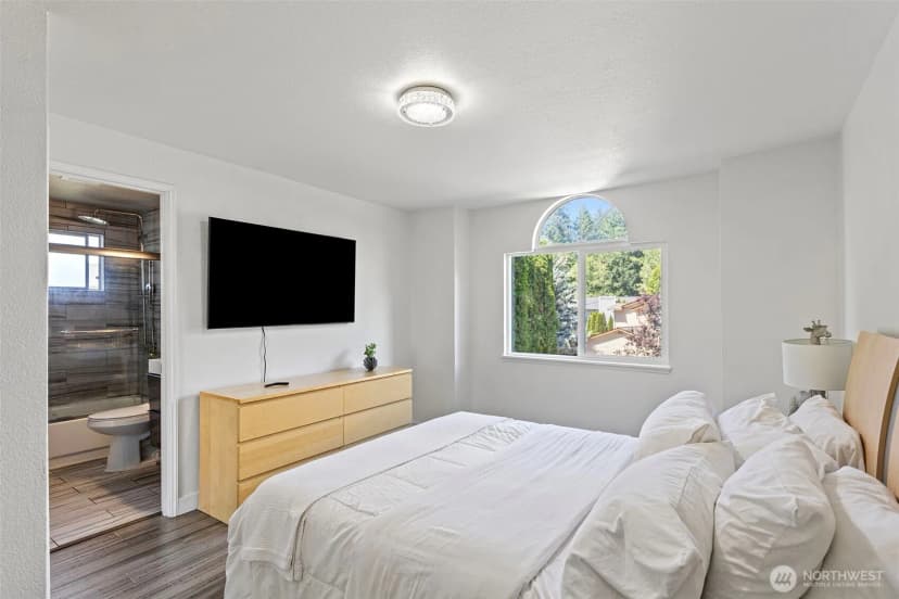 Property photo for 12737 Ne 97th Place, Kirkland photo 23