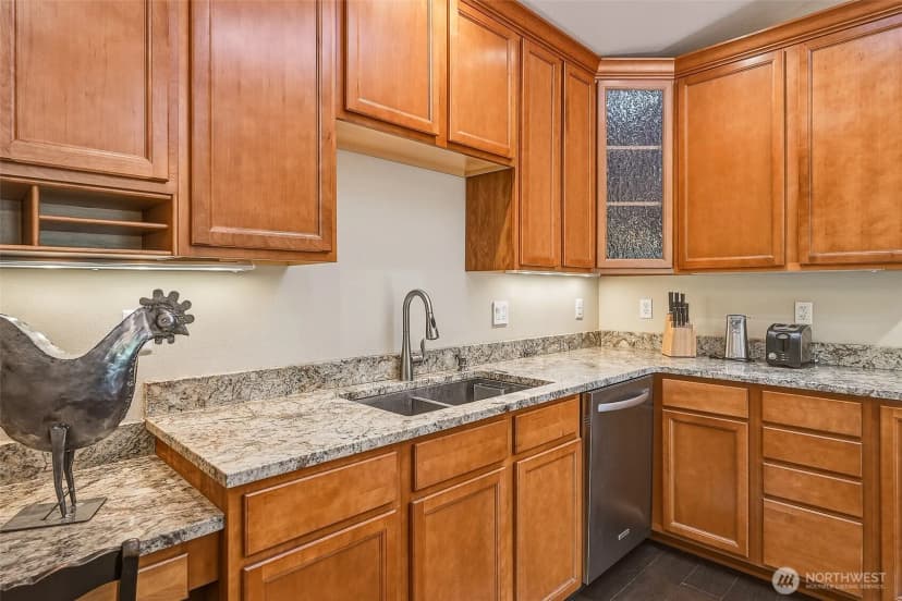 Property photo for 1226 Ne Ballinger Place, Shoreline photo 13
