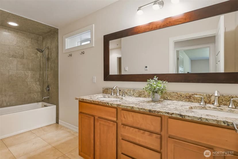 Property photo for 1226 Ne Ballinger Place, Shoreline photo 31