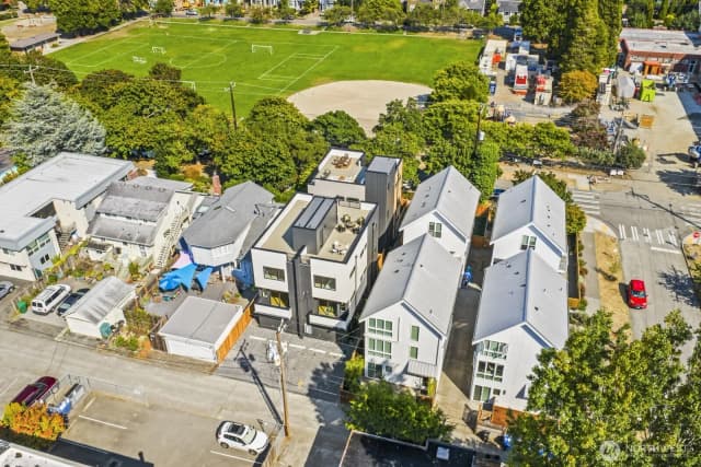 Property photo for 2769 59th Avenue Sw #b, Seattle photo 3