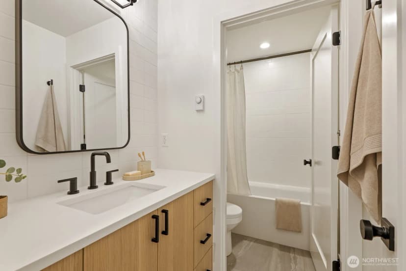 Property photo for 2769 59th Avenue Sw #b, Seattle photo 11