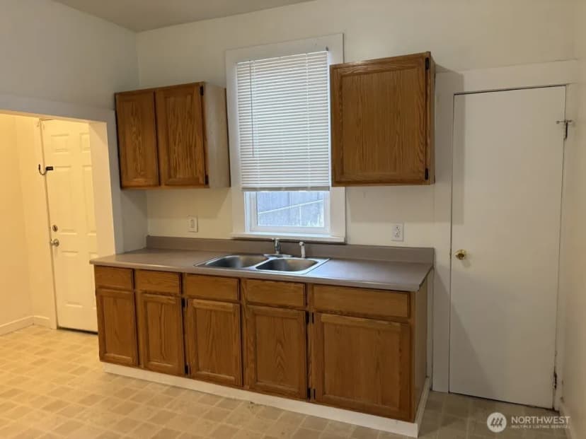 Property photo for 817 E 35th Street, Tacoma photo 9