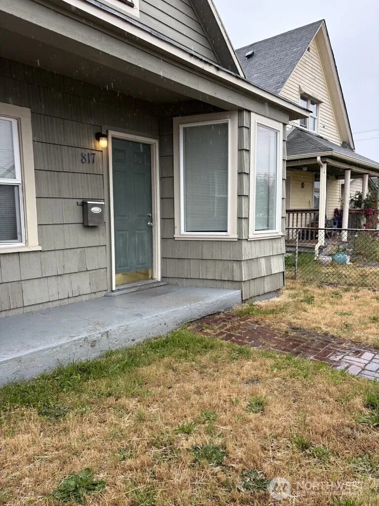 Property photo for 817 E 35th Street, Tacoma photo 3