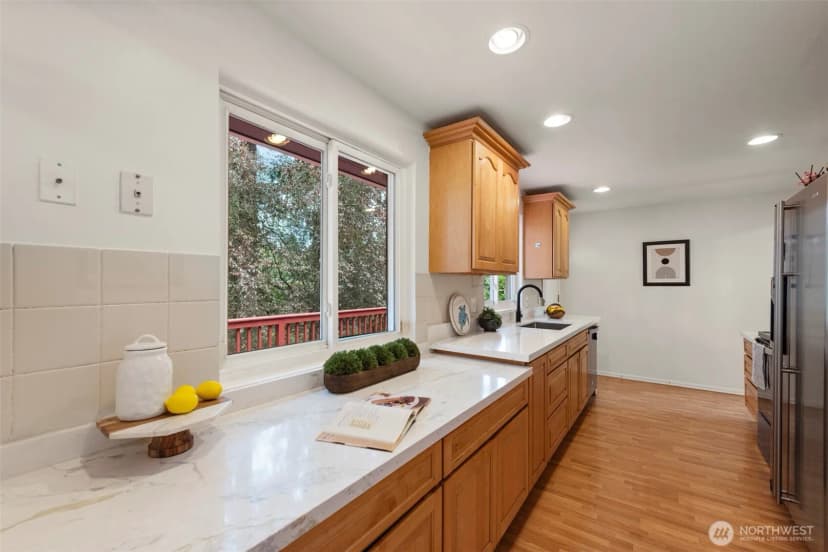Property photo for 20310 5th Avenue Nw, Shoreline photo 10