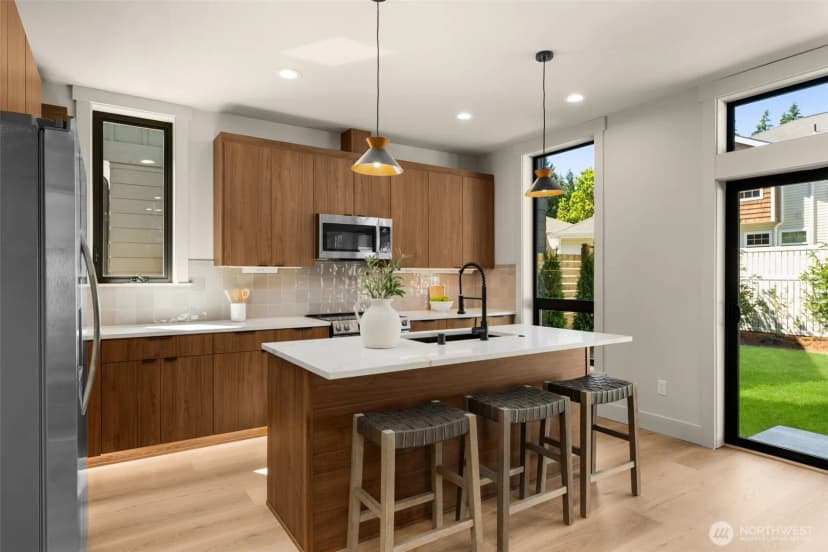 Property photo for 12910 Ne 70th Place, Kirkland photo 10