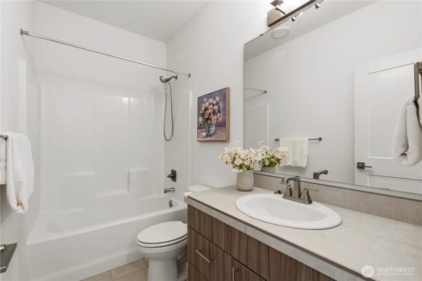 Property photo for 15865 Ne 14th Road, Bellevue photo 13