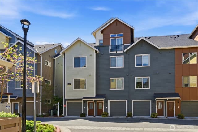 Property photo for 15865 Ne 14th Road, Bellevue