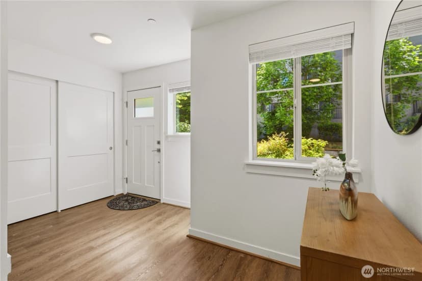 Property photo for 15865 Ne 14th Road, Bellevue photo 24