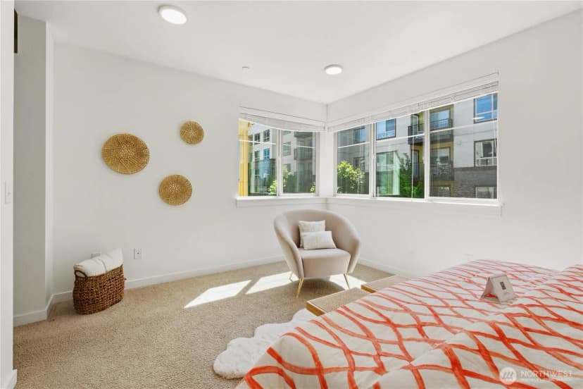 Property photo for 15865 Ne 14th Road, Bellevue photo 17