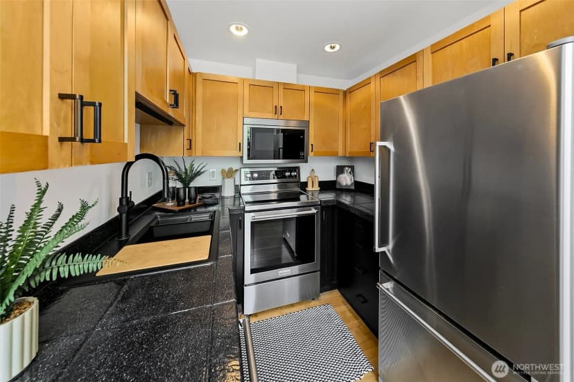Property photo for 2324 1st Avenue #214, Seattle photo 6