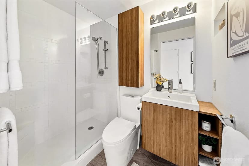 Property photo for 2324 1st Avenue #214, Seattle photo 15