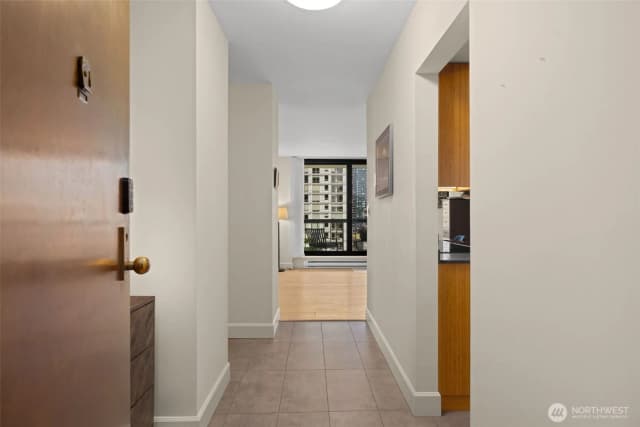 Property photo for 2100 3rd Avenue #1005, Seattle photo 3