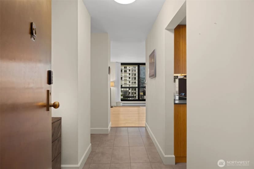 Property photo for 2100 3rd Avenue #1005, Seattle photo 3